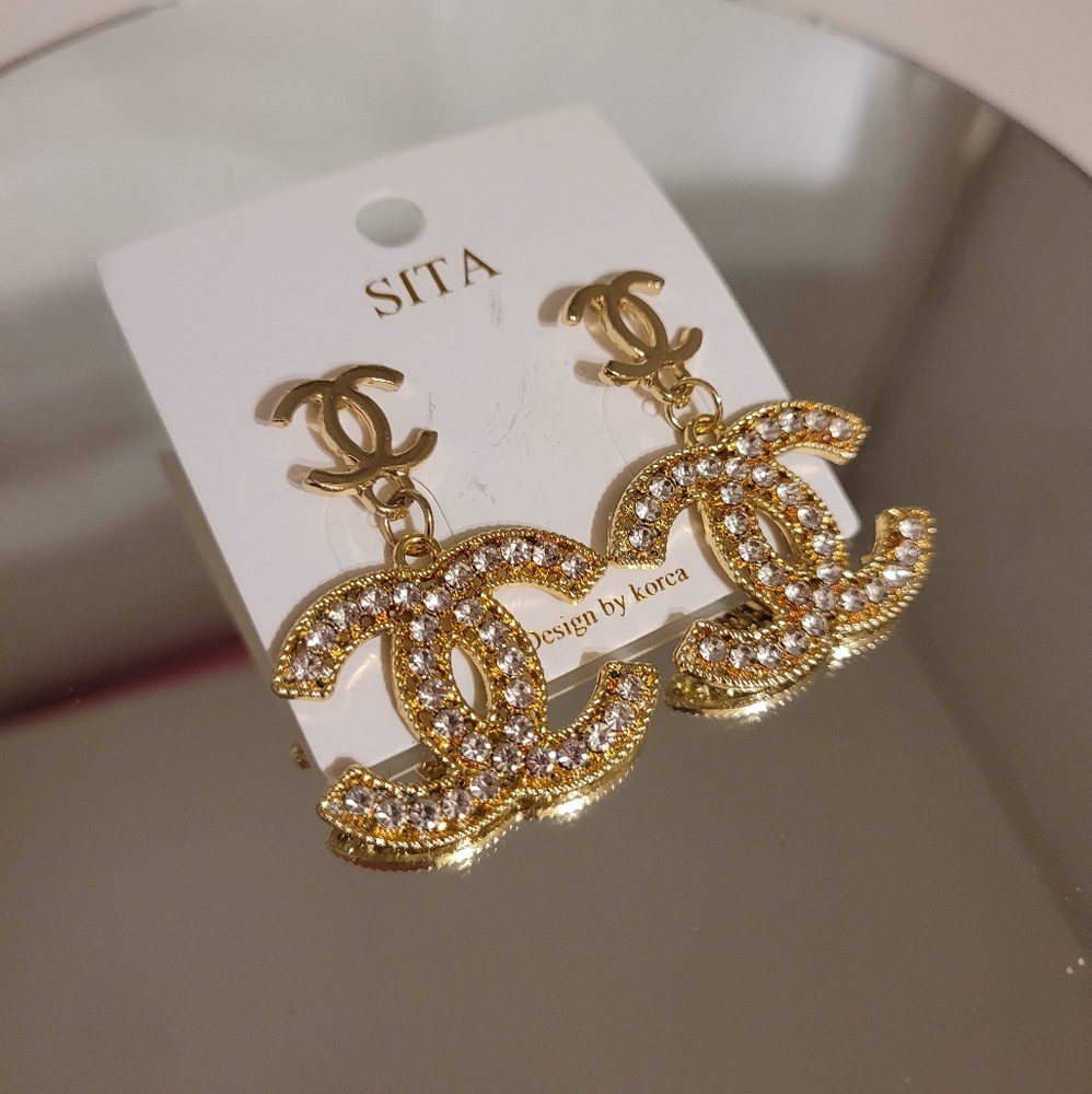 Inspired earrings with rhinestones